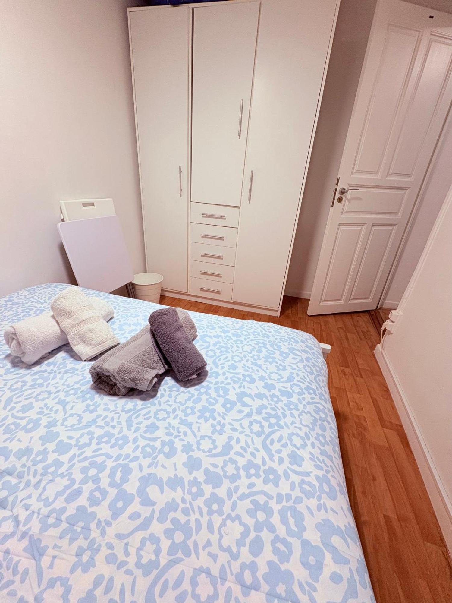 Stunning Flat For 6 People 3 Blocks From The Beach Plus Welcome Breakfast Barcelona Ngoại thất bức ảnh