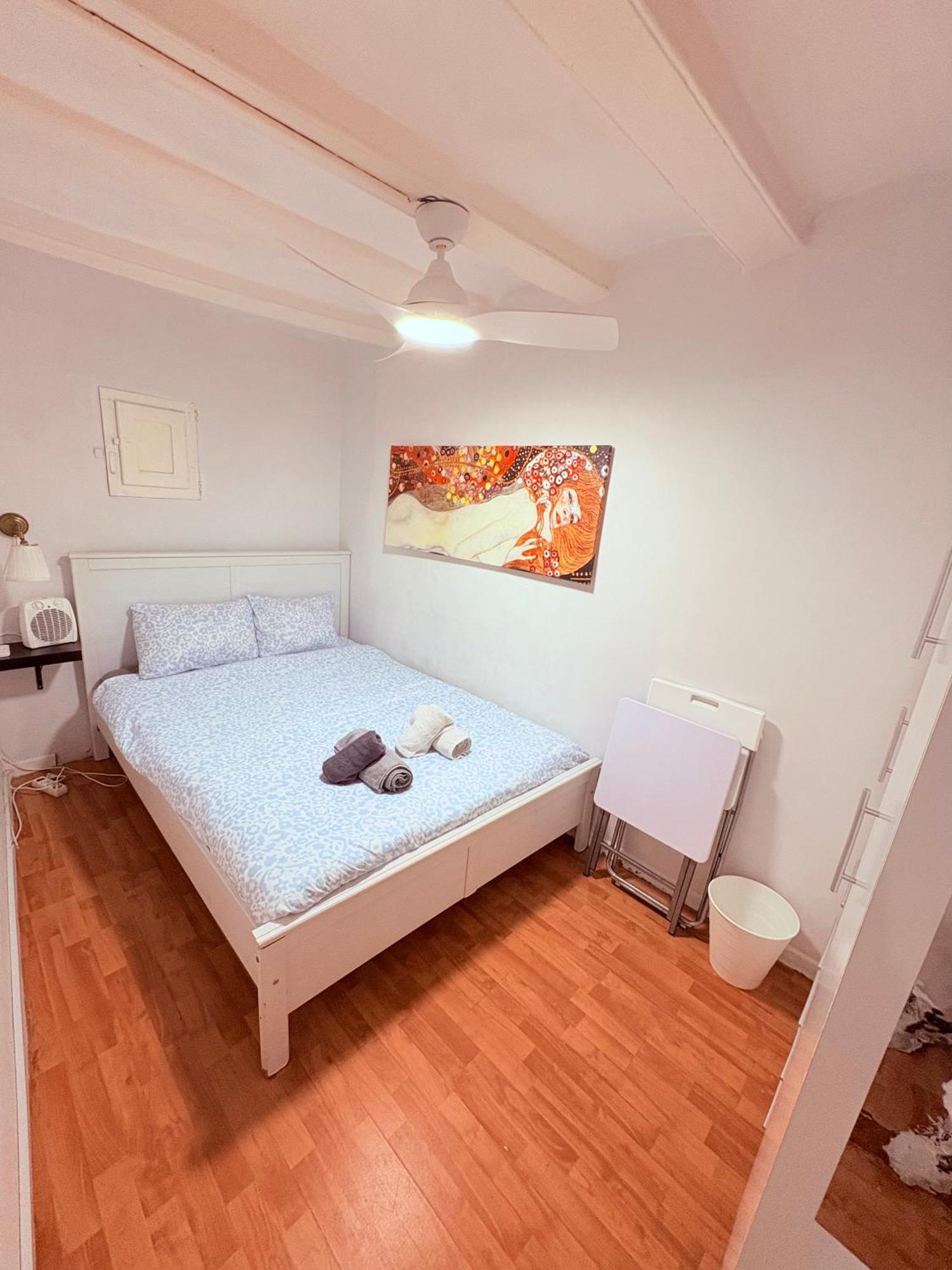 Stunning Flat For 6 People 3 Blocks From The Beach Plus Welcome Breakfast Barcelona Ngoại thất bức ảnh