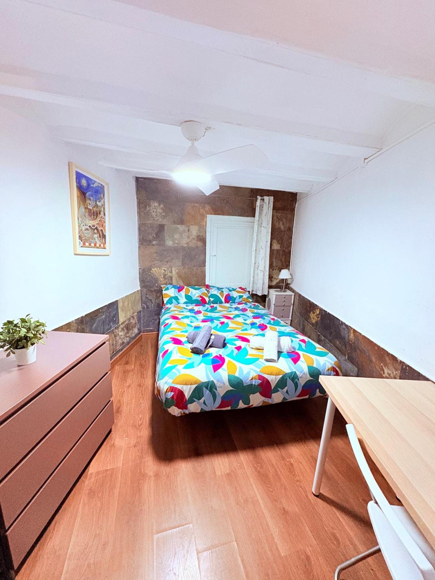 Stunning Flat For 6 People 3 Blocks From The Beach Plus Welcome Breakfast Barcelona Ngoại thất bức ảnh