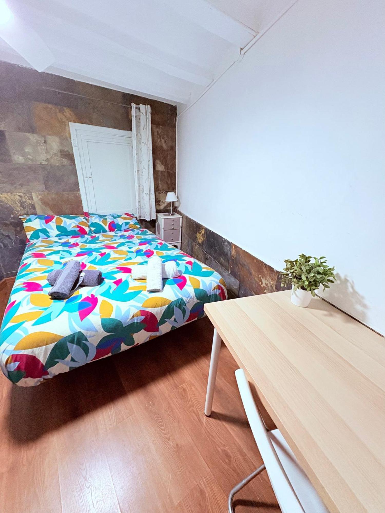 Stunning Flat For 6 People 3 Blocks From The Beach Plus Welcome Breakfast Barcelona Ngoại thất bức ảnh