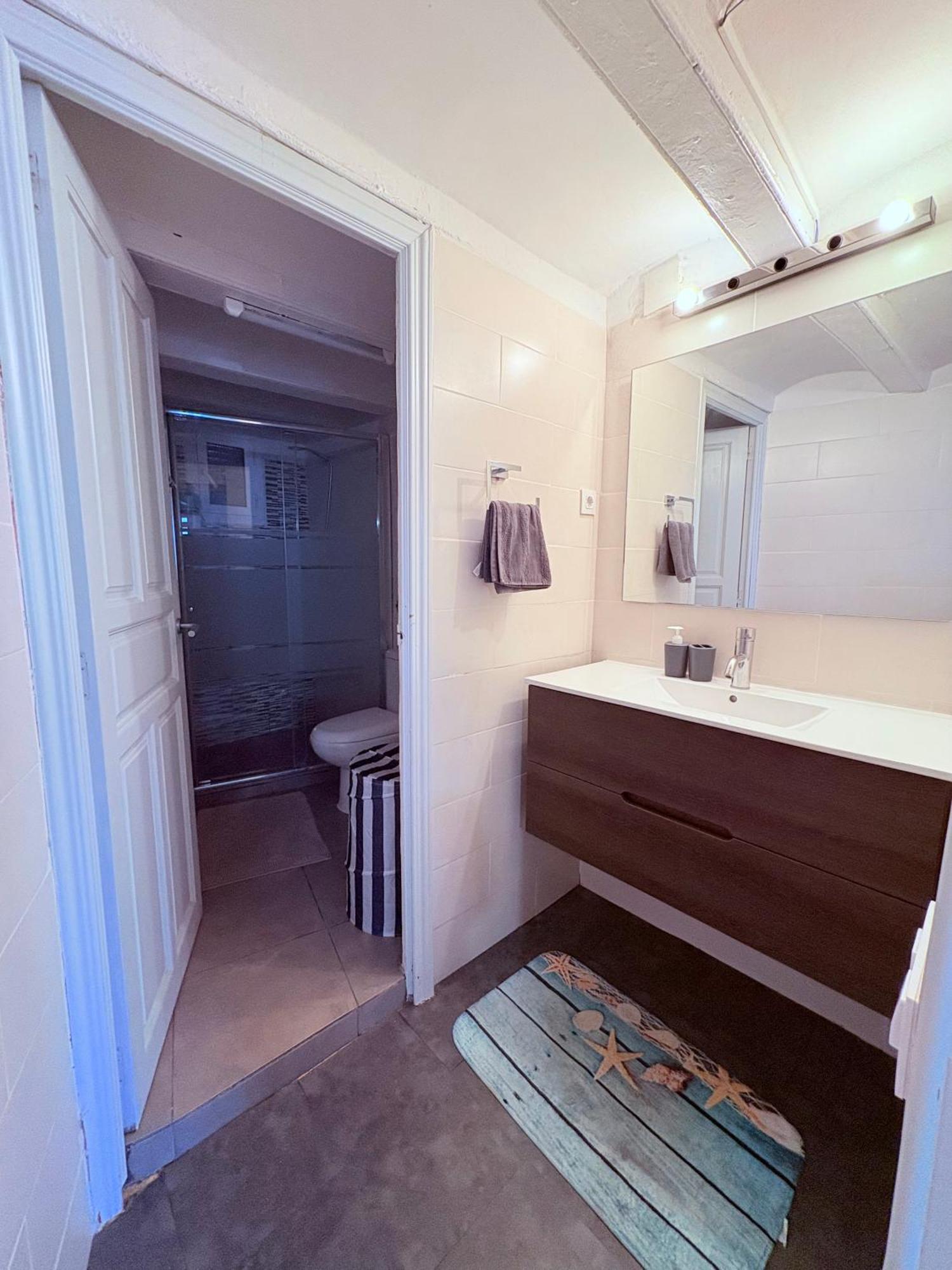 Stunning Flat For 6 People 3 Blocks From The Beach Plus Welcome Breakfast Barcelona Ngoại thất bức ảnh