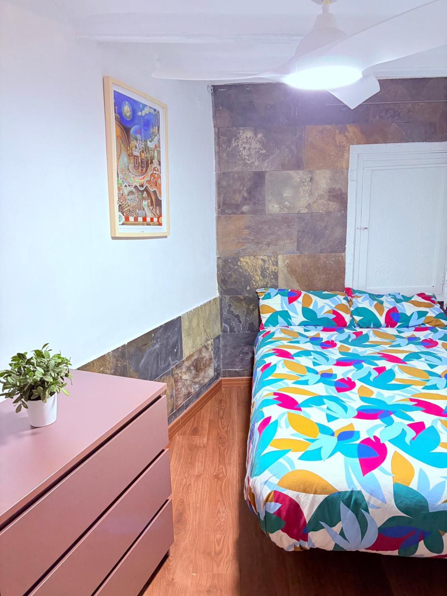Stunning Flat For 6 People 3 Blocks From The Beach Plus Welcome Breakfast Barcelona Ngoại thất bức ảnh