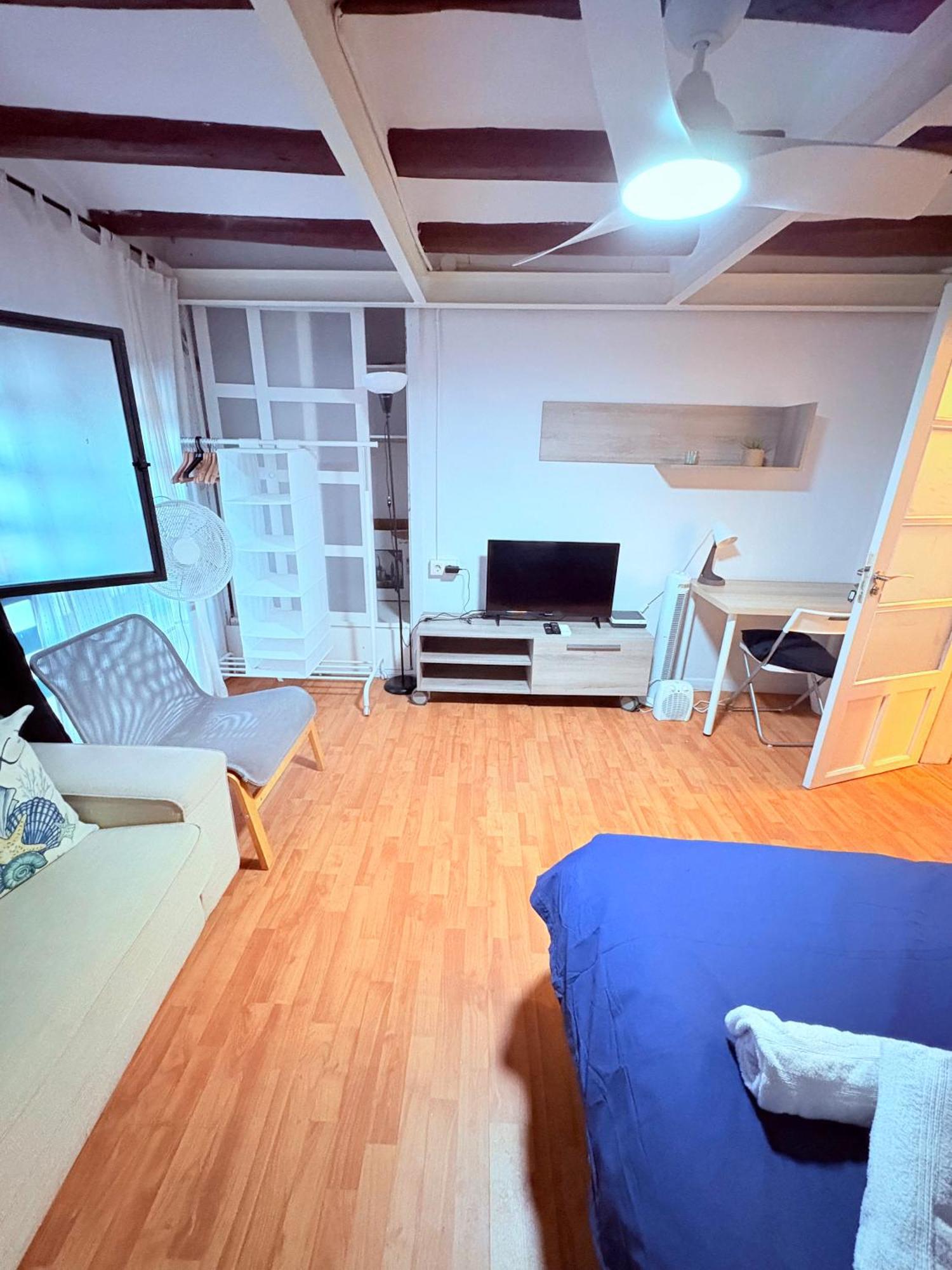 Stunning Flat For 6 People 3 Blocks From The Beach Plus Welcome Breakfast Barcelona Ngoại thất bức ảnh