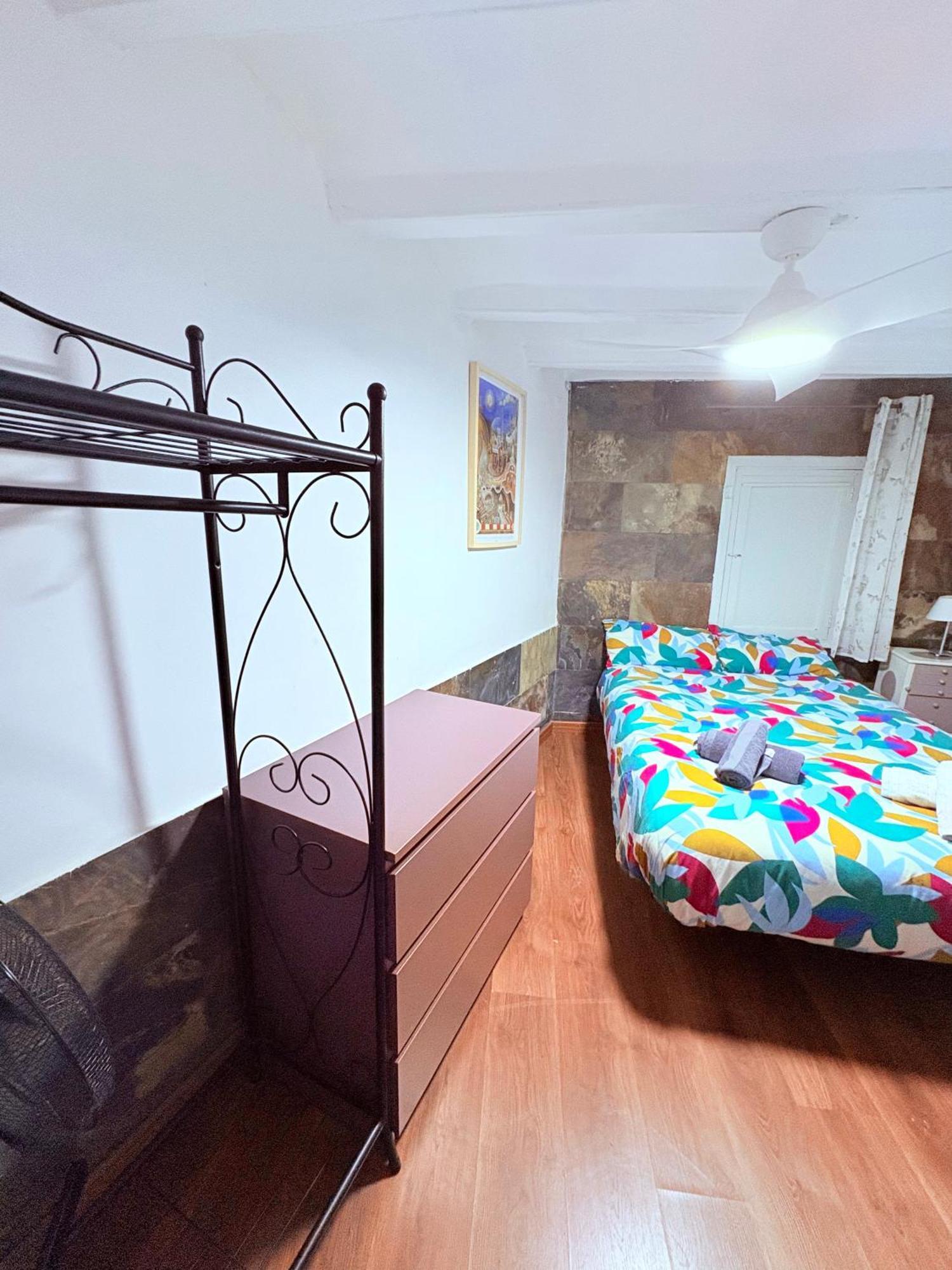 Stunning Flat For 6 People 3 Blocks From The Beach Plus Welcome Breakfast Barcelona Ngoại thất bức ảnh