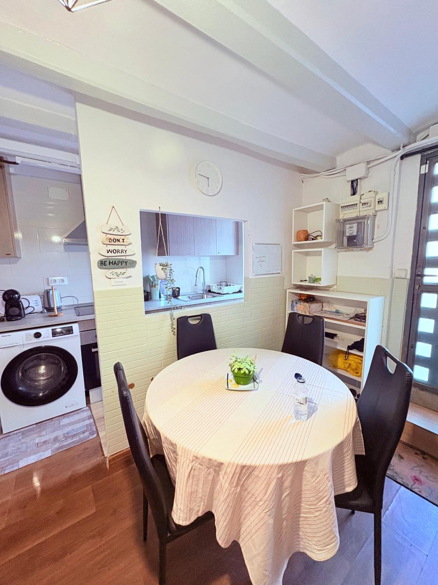 Stunning Flat For 6 People 3 Blocks From The Beach Plus Welcome Breakfast Barcelona Ngoại thất bức ảnh