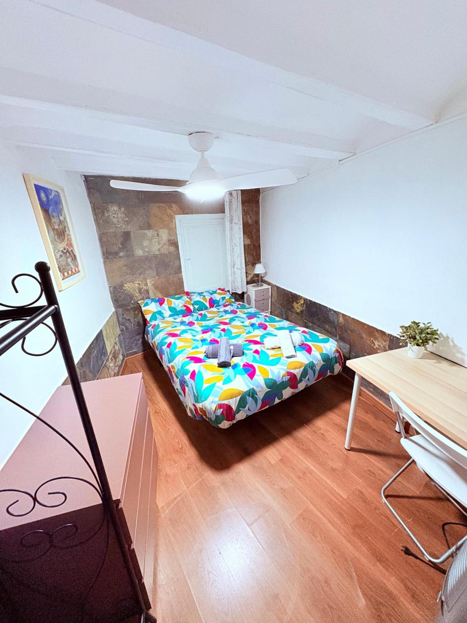 Stunning Flat For 6 People 3 Blocks From The Beach Plus Welcome Breakfast Barcelona Ngoại thất bức ảnh